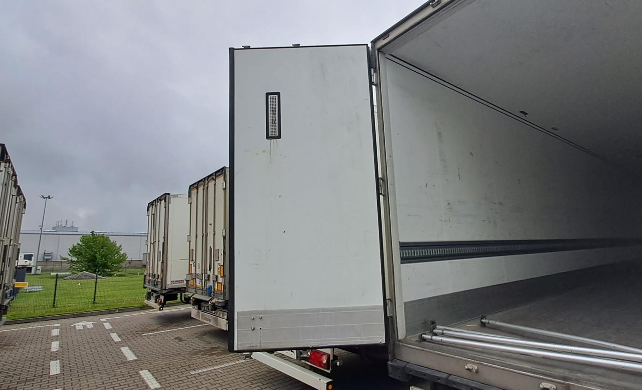 2019/2020 Schmitz Cargobull SKO FP 45 ThermoKing SLXi 300 - Félpótkocsi hűtős: 2 kép. 2019/2020 Schmitz Cargobull SKO FP 45 ThermoKing SLXi 300 - Félpótkocsi hűtős: 2 kép.
