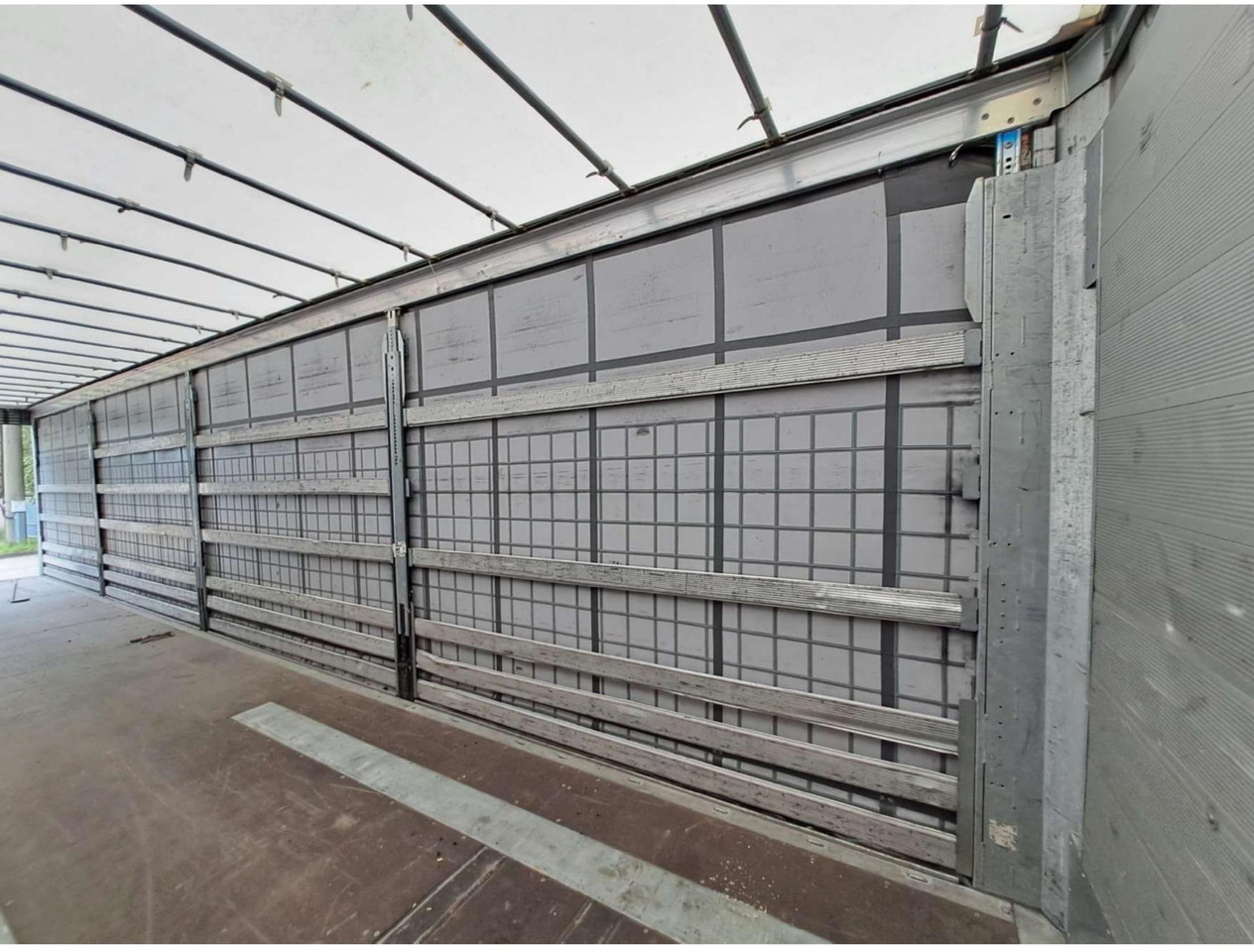 2020 Schmitz Cargobull SCS24/L Varios - Ponyvás félpótkocsi: 4 kép. 2020 Schmitz Cargobull SCS24/L Varios - Ponyvás félpótkocsi: 4 kép.