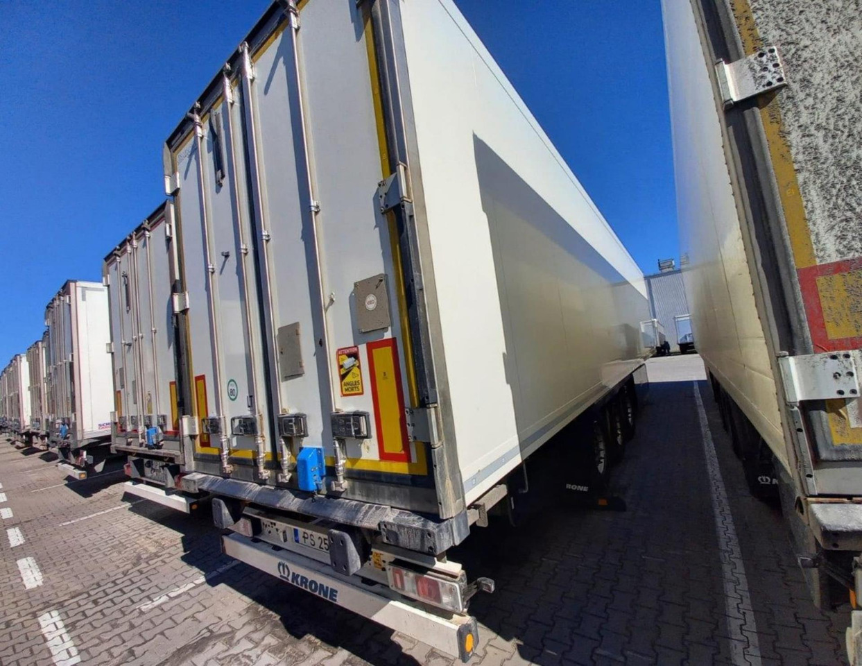 2021/2022 Krone SDR Cool Liner FP 60 ThermoKing SLXi 300 - Félpótkocsi hűtős: 5 kép. 2021/2022 Krone SDR Cool Liner FP 60 ThermoKing SLXi 300 - Félpótkocsi hűtős: 5 kép.