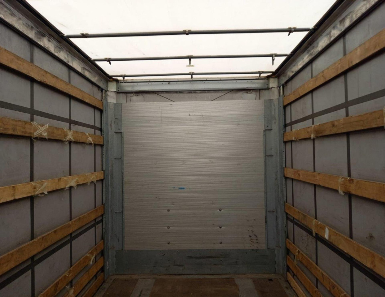 2021 Schmitz Cargobull SCS24/L Varios - Ponyvás félpótkocsi: 2 kép. 2021 Schmitz Cargobull SCS24/L Varios - Ponyvás félpótkocsi: 2 kép.