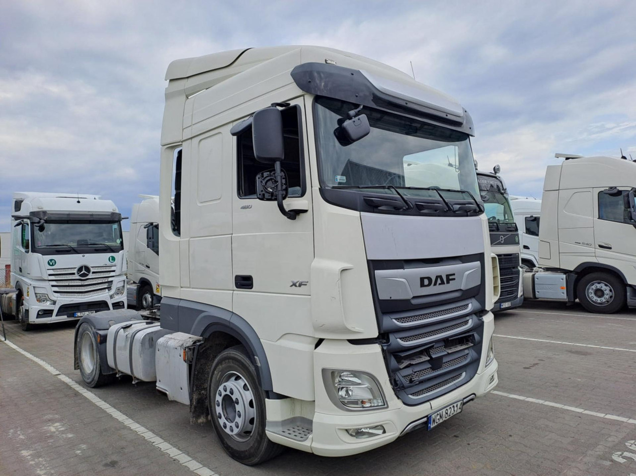 2020 DAF XF 480 Space Cab - Nyergesvontató: 2 kép. 2020 DAF XF 480 Space Cab - Nyergesvontató: 2 kép.