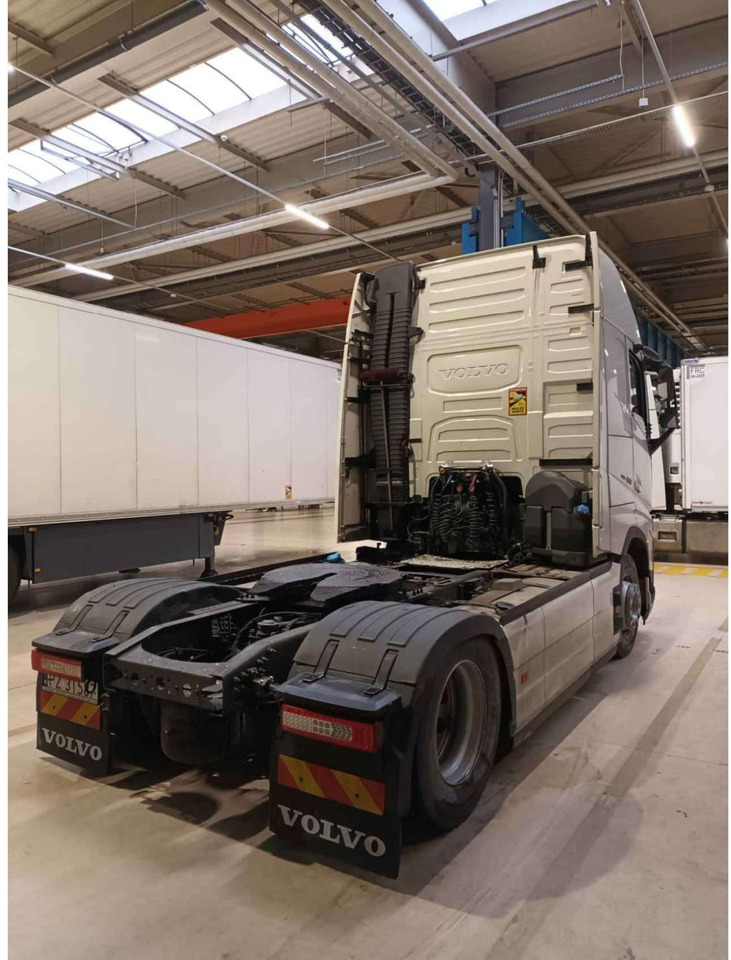2023 Volvo FH 460 Globetrotter XL i-Save - Nyergesvontató: 3 kép. 2023 Volvo FH 460 Globetrotter XL i-Save - Nyergesvontató: 3 kép.