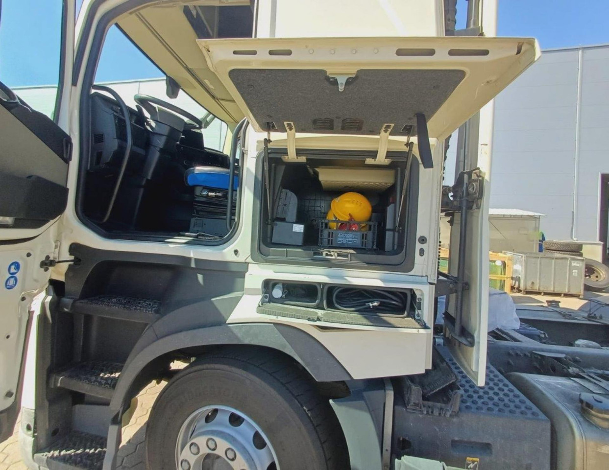 2023 Volvo FH 460 Globetrotter XL i-Save - Nyergesvontató: 5 kép. 2023 Volvo FH 460 Globetrotter XL i-Save - Nyergesvontató: 5 kép.