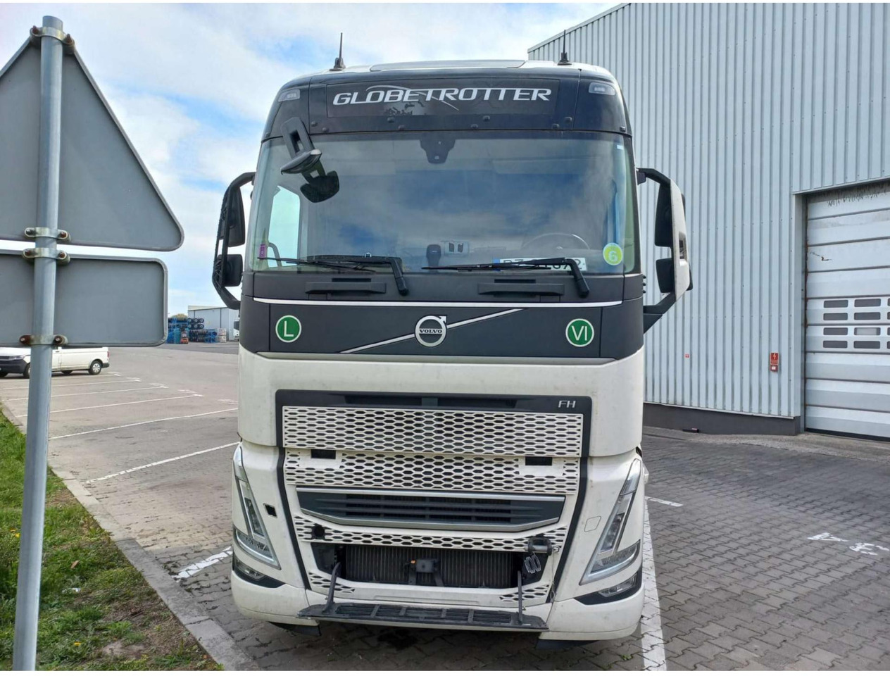2023 Volvo FH 500 Globetrotter XL - Nyergesvontató: 1 kép. 2023 Volvo FH 500 Globetrotter XL - Nyergesvontató: 1 kép.