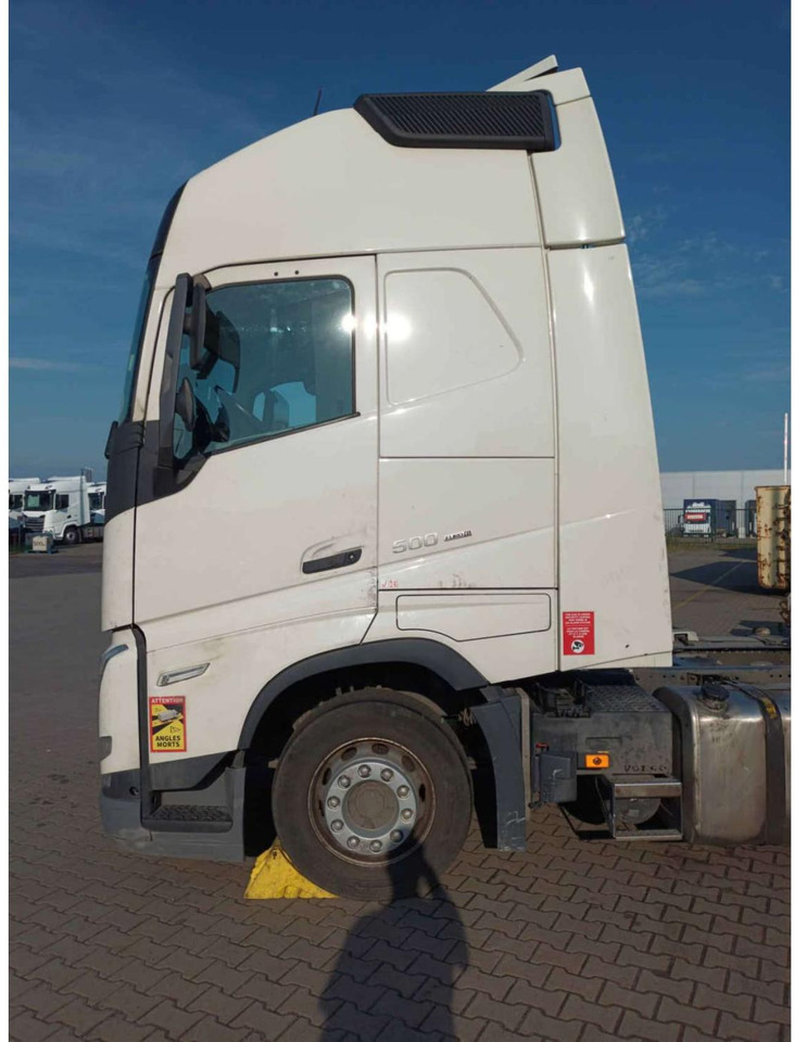 2023 Volvo FH 500 Globetrotter XL Varios - Nyergesvontató: 2 kép. 2023 Volvo FH 500 Globetrotter XL Varios - Nyergesvontató: 2 kép.