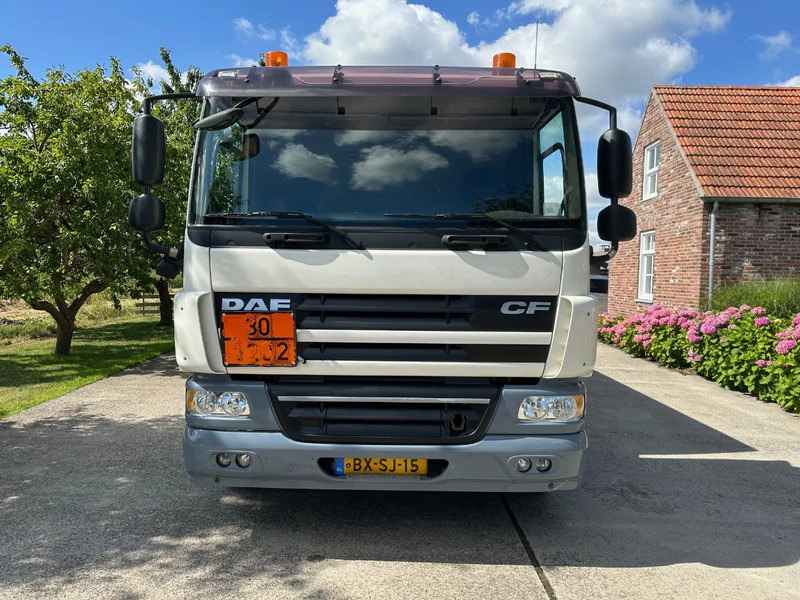 DAF CF 75.310 FAN / NL TRUCK / 6x2 / FUEL TANK 4 COMP. / 22 m3 / EURO5 / TOP CONDITION!! - Tartályos teherautó: 2 kép. DAF CF 75.310 FAN / NL TRUCK / 6x2 / FUEL TANK 4 COMP. / 22 m3 / EURO5 / TOP CONDITION!! - Tartályos teherautó: 2 kép.