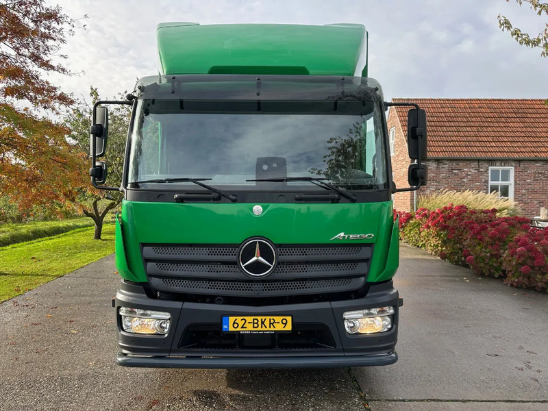 Mercedes-Benz Atego 1018 / NL TRUCK / LOW KM / AIRCO / EURO 6 / BOX+LIFT+SIDE DOOR / 10T / AUTOMATIC - Dobozos felépítményű teherautó: 2 kép. Mercedes-Benz Atego 1018 / NL TRUCK / LOW KM / AIRCO / EURO 6 / BOX+LIFT+SIDE DOOR / 10T / AUTOMATIC - Dobozos felépítményű teherautó: 2 kép.
