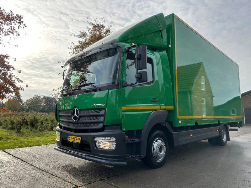 Mercedes-Benz Atego 1018 / NL TRUCK / LOW KM / AIRCO / EURO 6 / BOX+LIFT+SIDE DOOR / 10T / AUTOMATIC - Dobozos felépítményű teherautó: 1 kép. Mercedes-Benz Atego 1018 / NL TRUCK / LOW KM / AIRCO / EURO 6 / BOX+LIFT+SIDE DOOR / 10T / AUTOMATIC - Dobozos felépítményű teherautó: 1 kép.