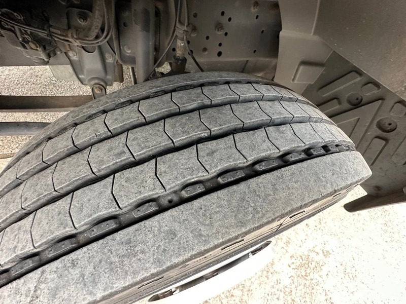 Mercedes-Benz Atego 815 / NL TRUCK / EURO 2 / BOX + LIFT / LOW KM / GOOD CONDITION / 7,5t - Dobozos felépítményű teherautó: 5 kép. Mercedes-Benz Atego 815 / NL TRUCK / EURO 2 / BOX + LIFT / LOW KM / GOOD CONDITION / 7,5t - Dobozos felépítményű teherautó: 5 kép.