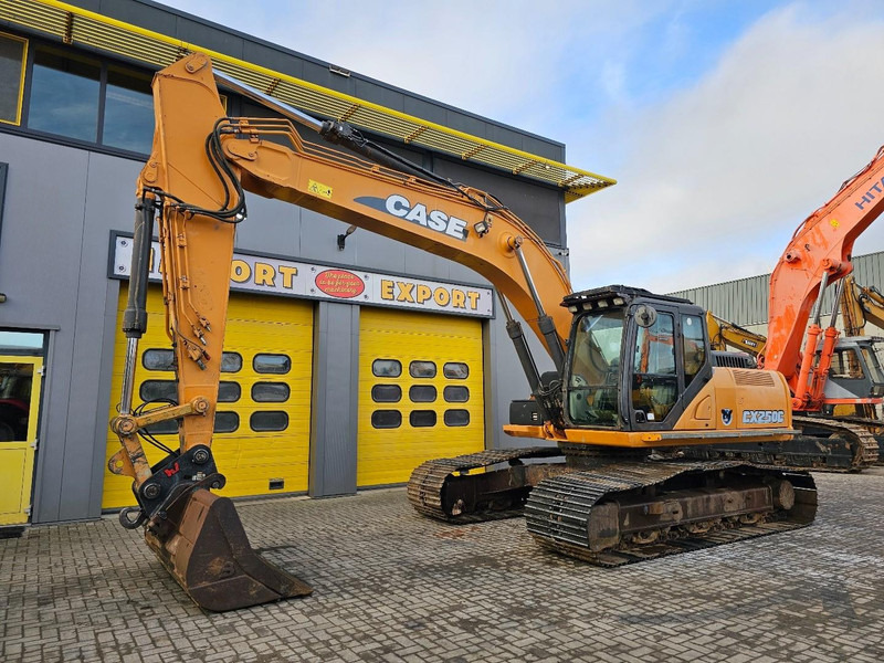 Case CX250C - Lánctalpas kotró: 2 kép. Case CX250C - Lánctalpas kotró: 2 kép.