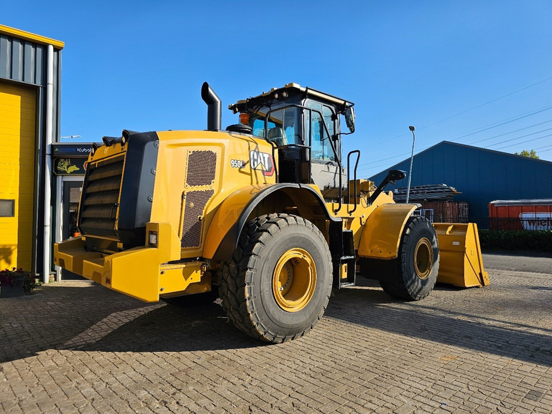 Caterpillar 950L - Gumikerekes homlokrakodó: 5 kép. Caterpillar 950L - Gumikerekes homlokrakodó: 5 kép.