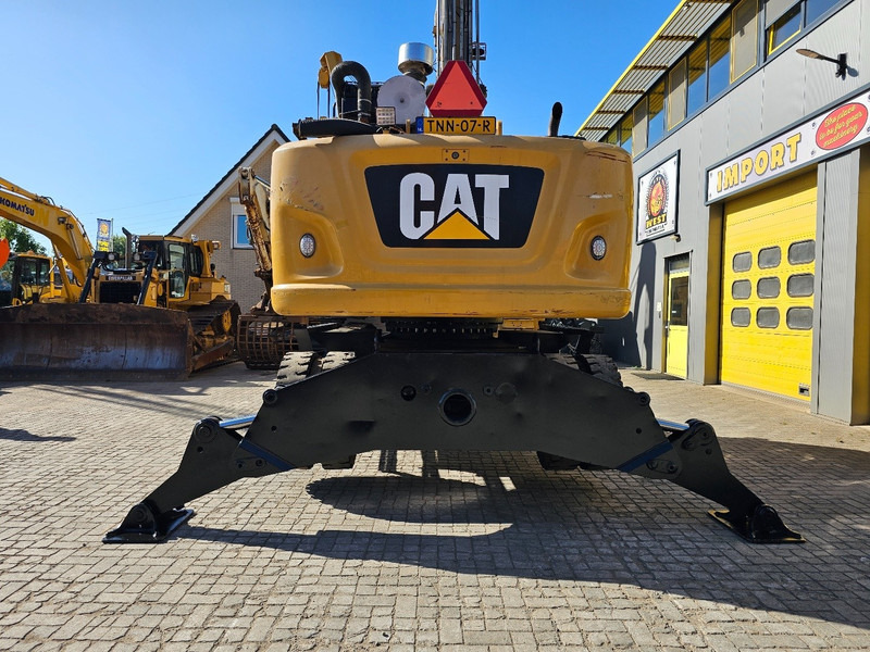 Caterpillar MH 3022 - Gumikerekes kotró: 4 kép. Caterpillar MH 3022 - Gumikerekes kotró: 4 kép.
