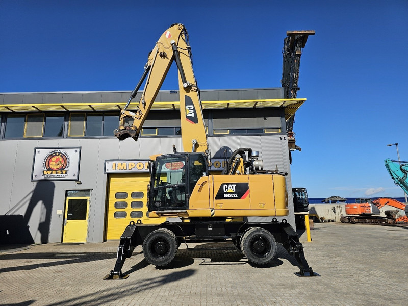 Caterpillar MH 3022 - Gumikerekes kotró: 1 kép. Caterpillar MH 3022 - Gumikerekes kotró: 1 kép.