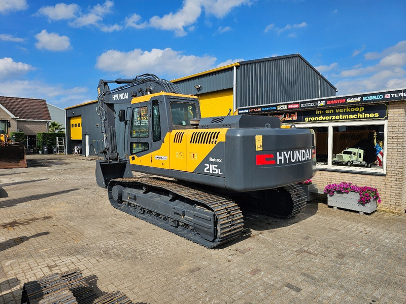 Hyundai R215L - Lánctalpas kotró: 3 kép. Hyundai R215L - Lánctalpas kotró: 3 kép.