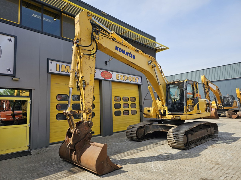 Komatsu PC210LC-8 - Lánctalpas kotró: 2 kép. Komatsu PC210LC-8 - Lánctalpas kotró: 2 kép.