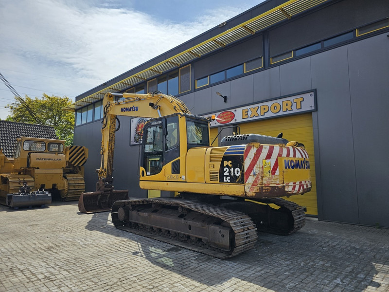 Komatsu PC210LC-8 - Lánctalpas kotró: 3 kép. Komatsu PC210LC-8 - Lánctalpas kotró: 3 kép.