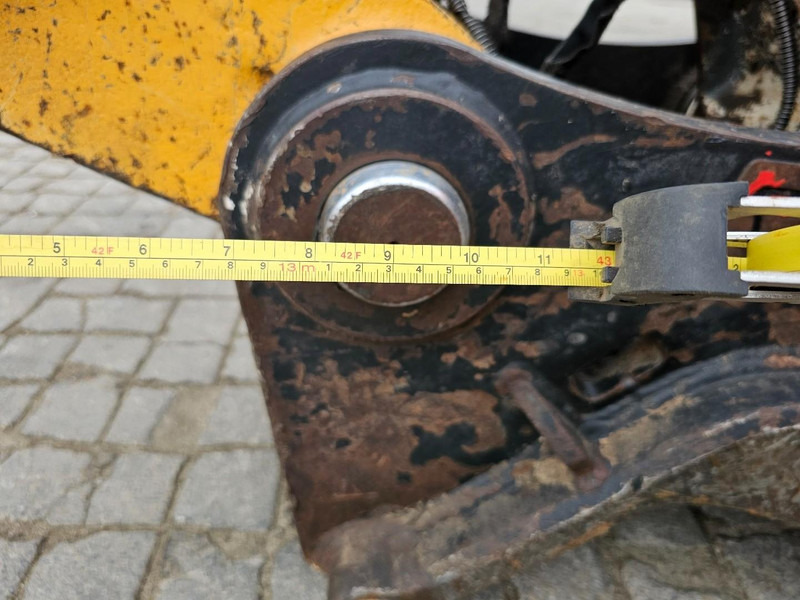 Lánctalpas kotró Liebherr R934C: 20 kép.