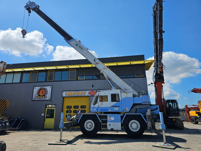Tadano TR250E - Terepjáró autódaru: 1 kép. Tadano TR250E - Terepjáró autódaru: 1 kép.