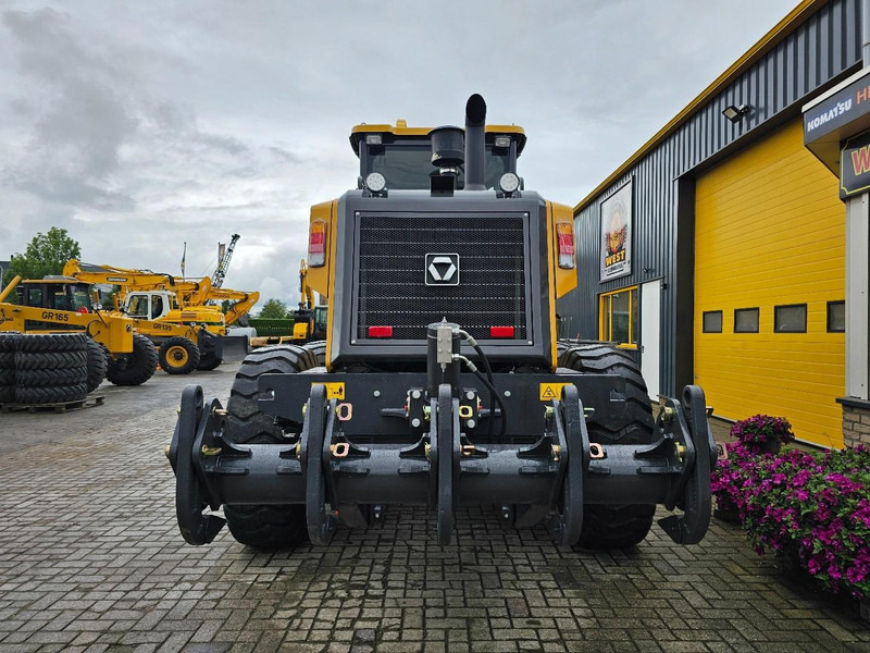 XCMG GR165 - Gréder: 4 kép. XCMG GR165 - Gréder: 4 kép.