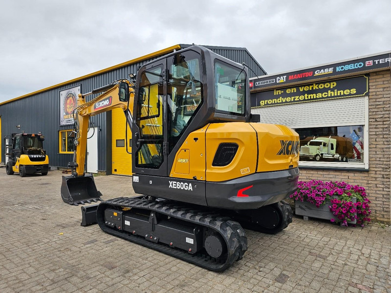 XCMG XE60GA - Minikotró: 3 kép. XCMG XE60GA - Minikotró: 3 kép.