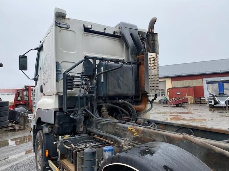 Sisu E18 630 - Billenőplatós teherautó: 4 kép. Sisu E18 630 - Billenőplatós teherautó: 4 kép.