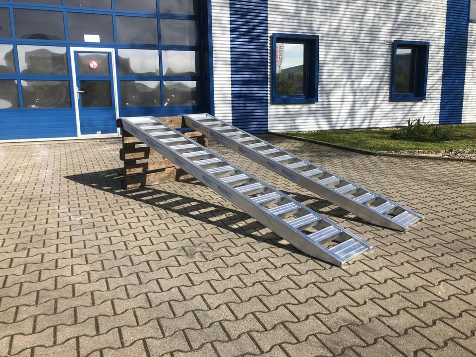 Alurampen Satz 2,5m 2000KG Minibagger Minilader Quad Auffahrrampe *INKL.19% MWST* - Rakodó rámpa: 3 kép. Alurampen Satz 2,5m 2000KG Minibagger Minilader Quad Auffahrrampe *INKL.19% MWST* - Rakodó rámpa: 3 kép.