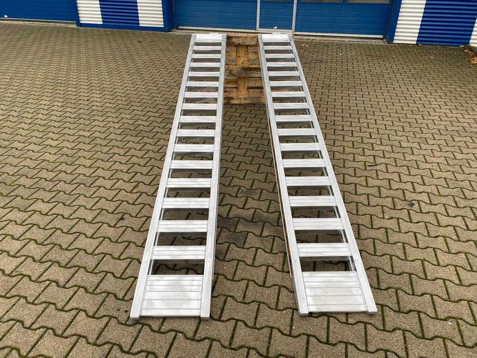 Alurampen Satz 3,50M 2000KG Minibagger Minilader Quad Auffahrrampe *INKL.19% MWST* - Rakodó rámpa: 2 kép. Alurampen Satz 3,50M 2000KG Minibagger Minilader Quad Auffahrrampe *INKL.19% MWST* - Rakodó rámpa: 2 kép.