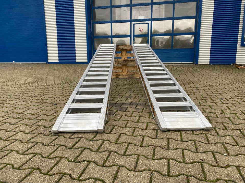 Alurampen Satz 3,50M 2000KG Minibagger Minilader Quad Auffahrrampe *INKL.19% MWST* - Rakodó rámpa: 3 kép. Alurampen Satz 3,50M 2000KG Minibagger Minilader Quad Auffahrrampe *INKL.19% MWST* - Rakodó rámpa: 3 kép.