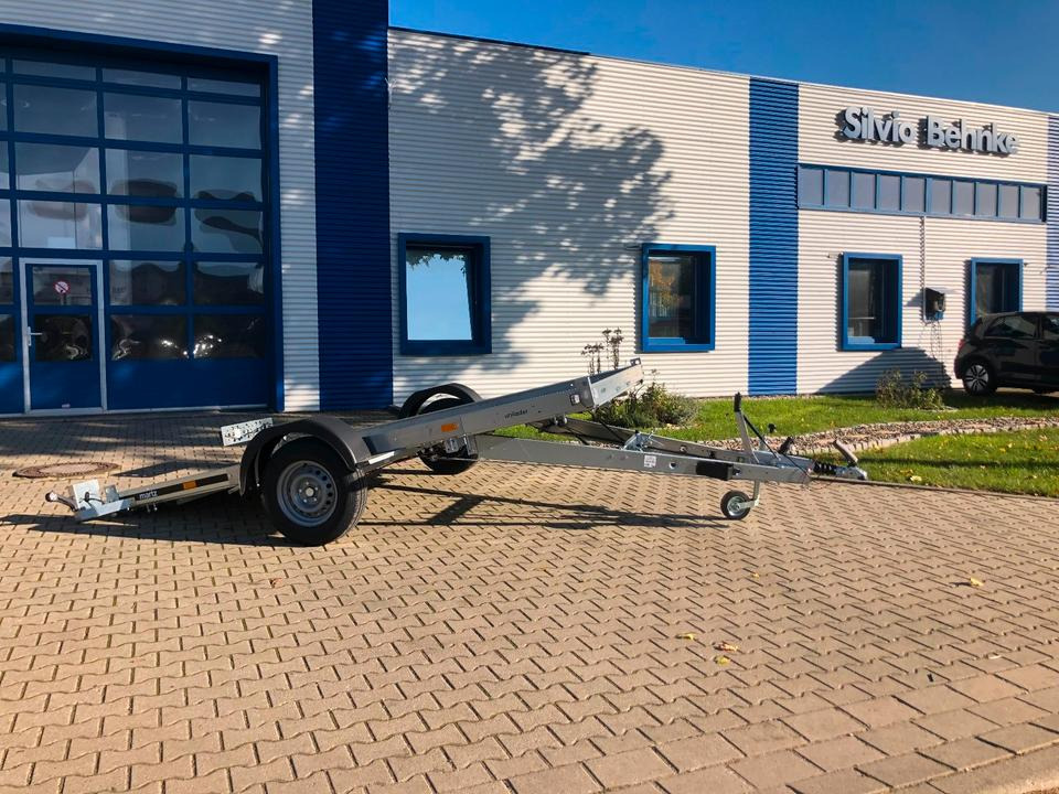 Martz Anhänger / Tieflader 1163Kg Nutzlast mit Knickdeichsel zum Kippen 3250x1850mm *INKL.19% MWST* - Motorszállító utánfutó: 1 kép. Martz Anhänger / Tieflader 1163Kg Nutzlast mit Knickdeichsel zum Kippen 3250x1850mm *INKL.19% MWST* - Motorszállító utánfutó: 1 kép.