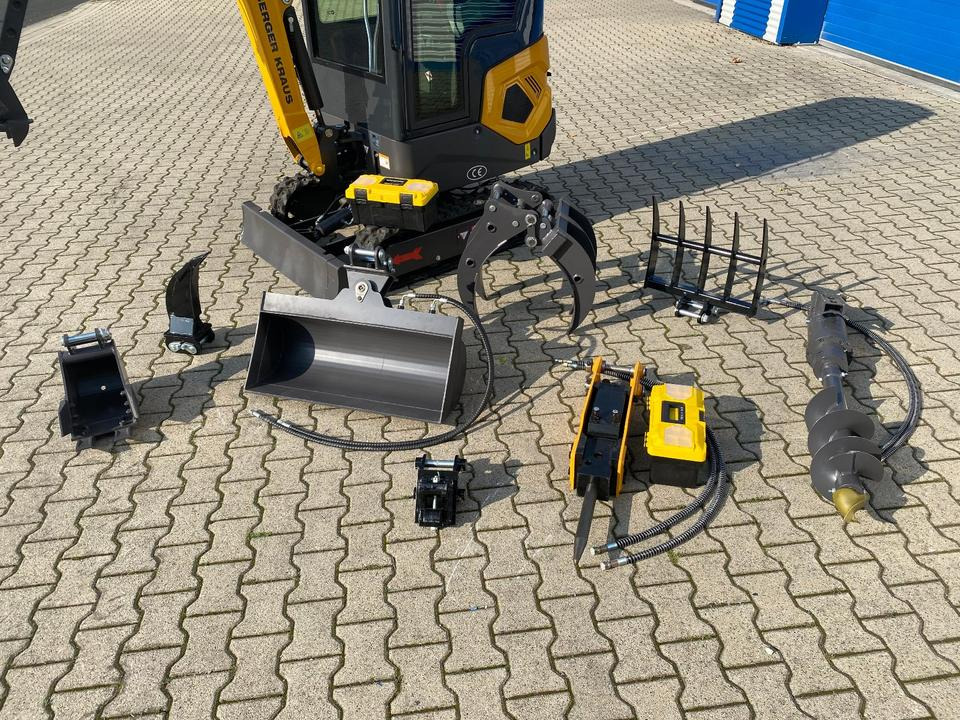 Minibagger BK1250KJSR inkl. großem Zubehörpaket *INKL.19% MWST*BERGER KRAUS*KUBOTA* VERSTELLFAHRWERK*SOFORT!* - Minikotró: 3 kép. Minibagger BK1250KJSR inkl. großem Zubehörpaket *INKL.19% MWST*BERGER KRAUS*KUBOTA* VERSTELLFAHRWERK*SOFORT!* - Minikotró: 3 kép.