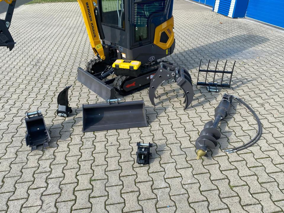 Minibagger BK1250KJSR inkl. kleinem Zubehörpaket *INKL.19% MWST*BERGER KRAUS*KUBOTA* VERSTELLFAHRWERK*SOFORT!* - Minikotró: 3 kép. Minibagger BK1250KJSR inkl. kleinem Zubehörpaket *INKL.19% MWST*BERGER KRAUS*KUBOTA* VERSTELLFAHRWERK*SOFORT!* - Minikotró: 3 kép.