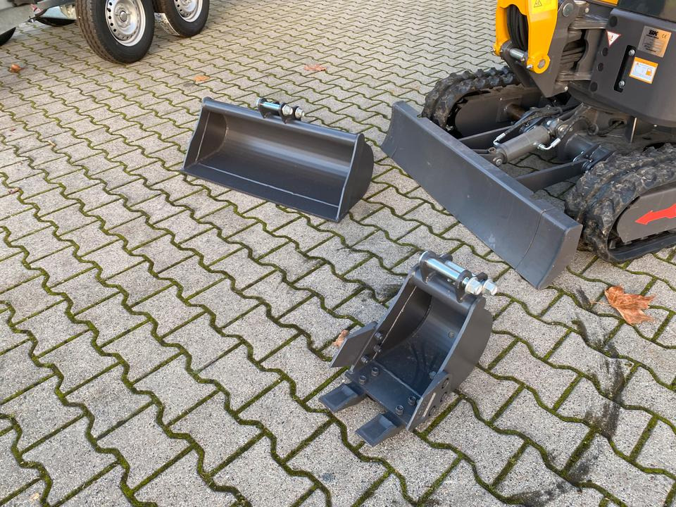 Minibagger BK1250KSR im Komplettpaket mit Kippanhänger und Auffahrrampen *INKL.19% MWST*BERGER KRAUS*SOFORT!* - Minikotró: 5 kép. Minibagger BK1250KSR im Komplettpaket mit Kippanhänger und Auffahrrampen *INKL.19% MWST*BERGER KRAUS*SOFORT!* - Minikotró: 5 kép.