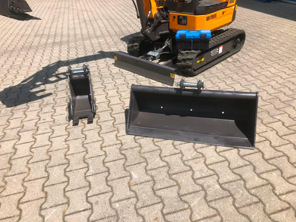 Minibagger BK1700JS + Schaufelpaket *INKL.19% MWST*BERGER KRAUS*KUBOTA*JOYST*SOFORT! - Minikotró: 3 kép. Minibagger BK1700JS + Schaufelpaket *INKL.19% MWST*BERGER KRAUS*KUBOTA*JOYST*SOFORT! - Minikotró: 3 kép.