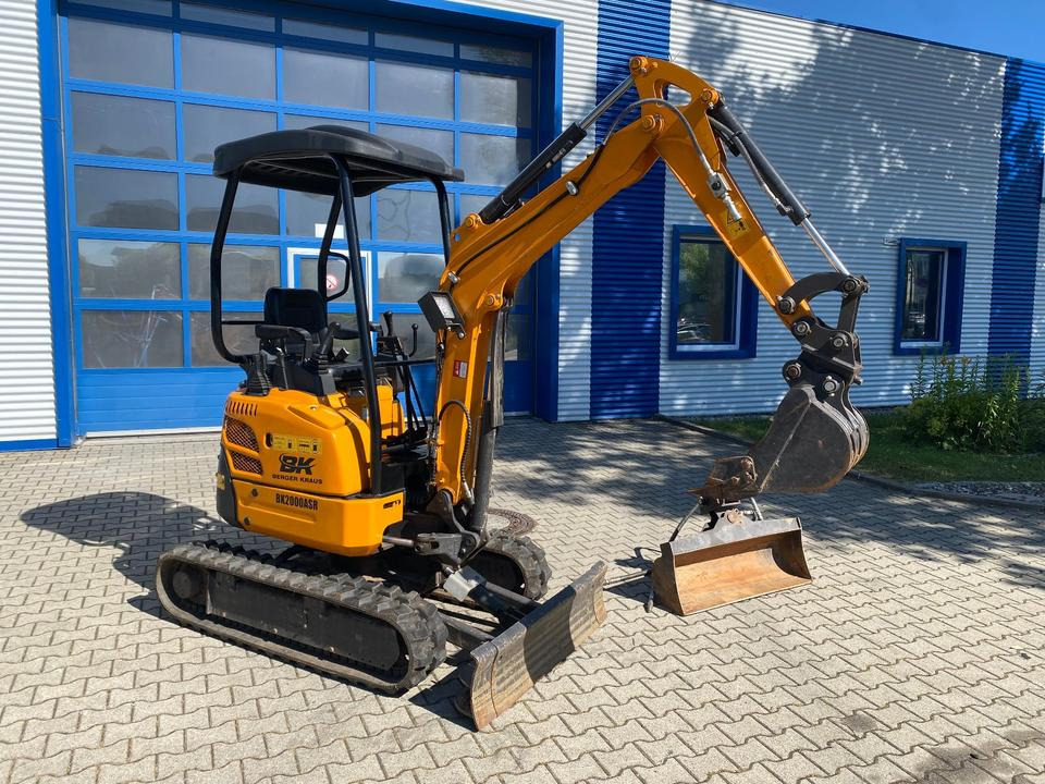 Minibagger BK2000ASR inkl. Schaufeln *INKL.19 MWST*95H*BERGER KRAUS*YANMAR-MOTOR* SCHWENKARM*VERSTELLFAHRWERK* - Minikotró: 2 kép. Minibagger BK2000ASR inkl. Schaufeln *INKL.19 MWST*95H*BERGER KRAUS*YANMAR-MOTOR* SCHWENKARM*VERSTELLFAHRWERK* - Minikotró: 2 kép.