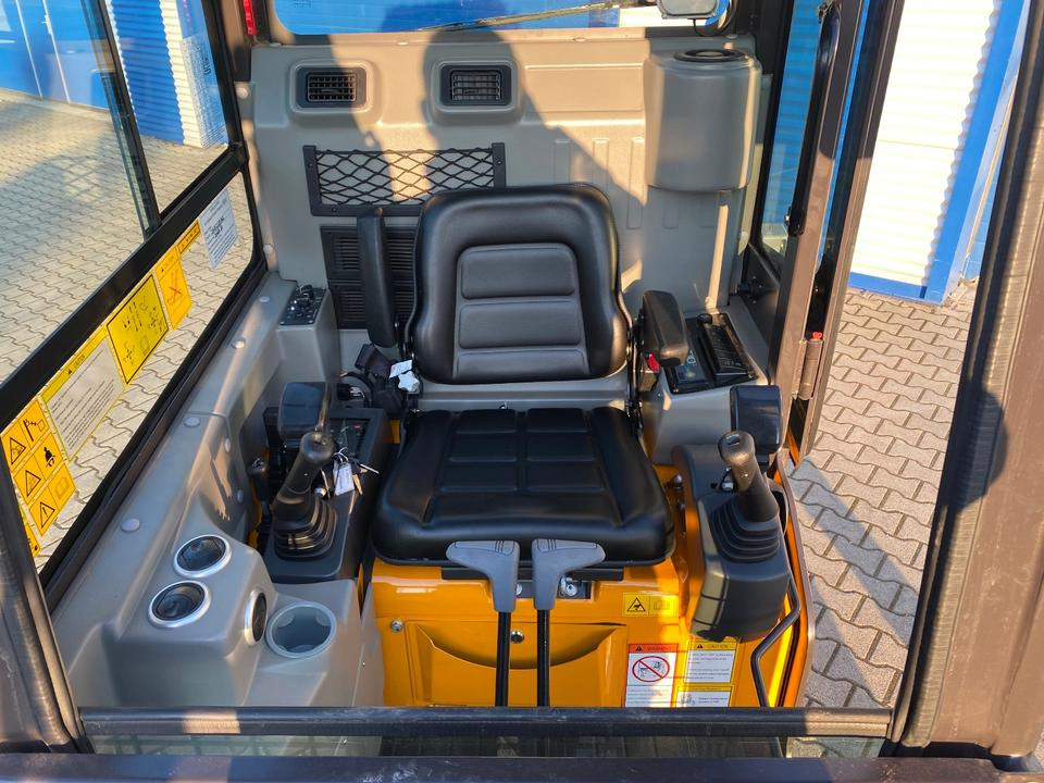 Minikotró, Pótkocsi Minibagger BK2000NKSR + Tieflader + Zubehör *INKL.19% MWST*BERGER KRAUS*KUBOTA* KLIMA*SCHWENKARM*VERSTELLFAHRWERK*: 13 kép.