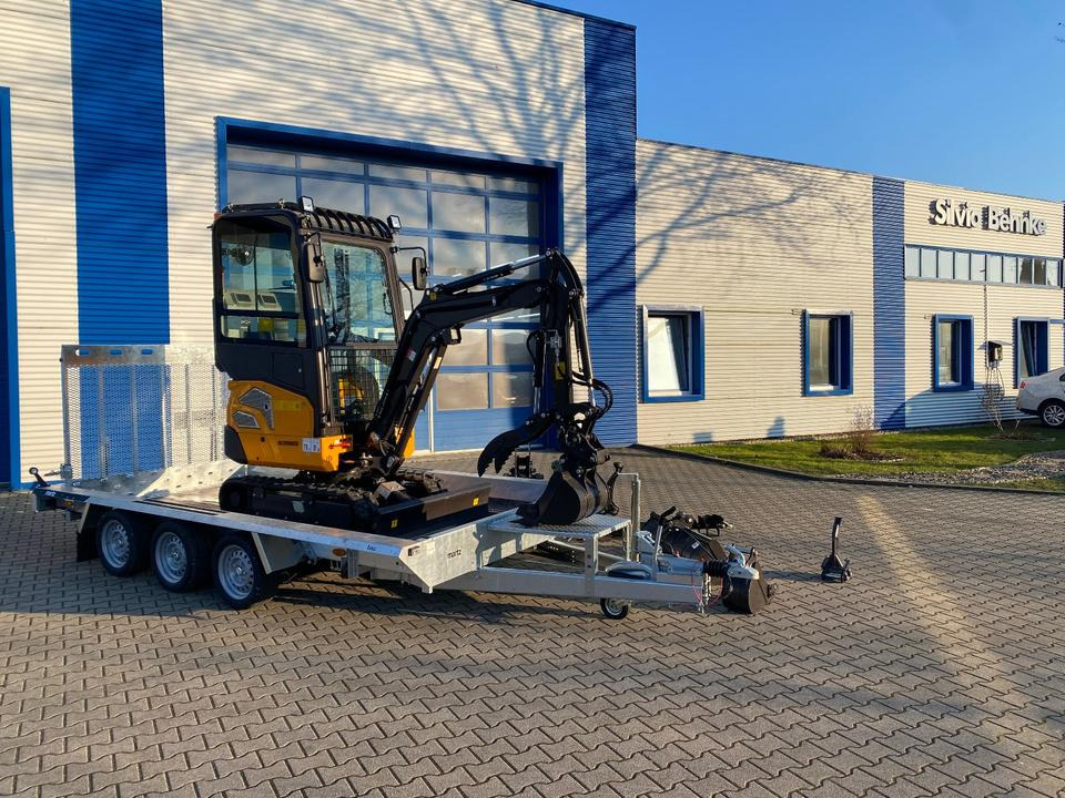 Minibagger BK2000NKSR + Tieflader + Zubehör *INKL.19% MWST*BERGER KRAUS*KUBOTA* KLIMA*SCHWENKARM*VERSTELLFAHRWERK* - Minikotró: 4 kép. Minibagger BK2000NKSR + Tieflader + Zubehör *INKL.19% MWST*BERGER KRAUS*KUBOTA* KLIMA*SCHWENKARM*VERSTELLFAHRWERK* - Minikotró: 4 kép.