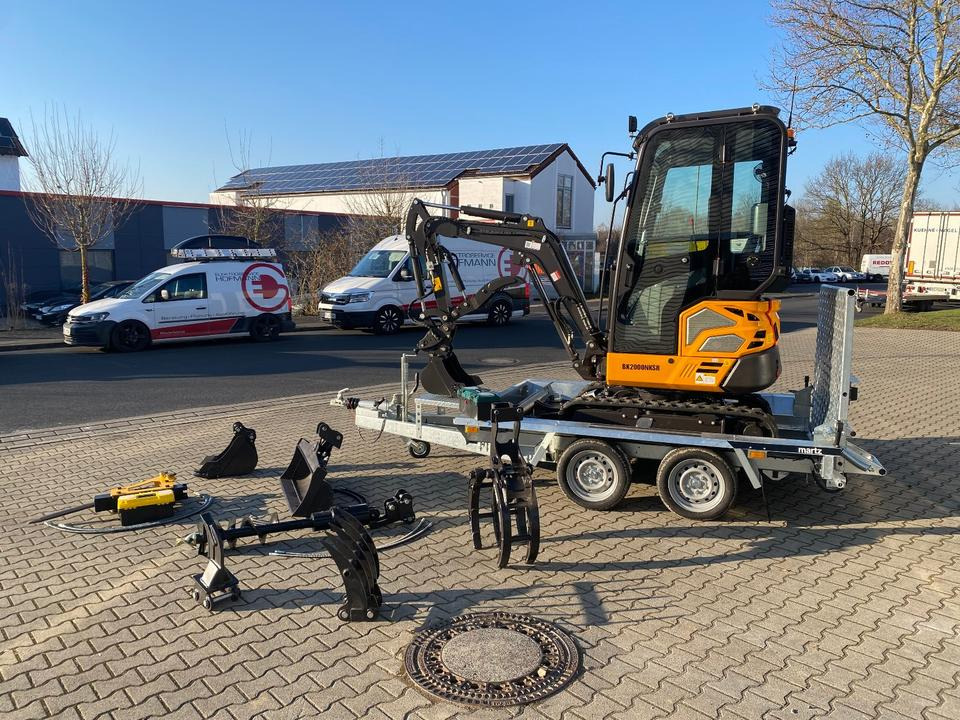 Minibagger BK2000NKSR + Tieflader + Zubehör *INKL.19% MWST*BERGER KRAUS*KUBOTA* KLIMA*SCHWENKARM*VERSTELLFAHRWERK* - Minikotró: 3 kép. Minibagger BK2000NKSR + Tieflader + Zubehör *INKL.19% MWST*BERGER KRAUS*KUBOTA* KLIMA*SCHWENKARM*VERSTELLFAHRWERK* - Minikotró: 3 kép.