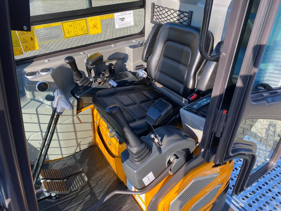 Minikotró, Pótkocsi Minibagger BK2000NKSR + Tieflader + Zubehör *INKL.19% MWST*BERGER KRAUS*KUBOTA* KLIMA*SCHWENKARM*VERSTELLFAHRWERK*: 12 kép.