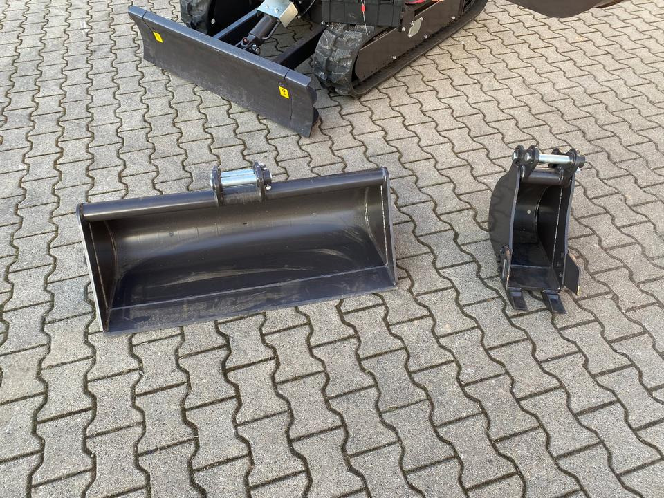 Minibagger BK2000NKSR inkl. Schaufelpaket *INKL.19% MWST*BERGER KRAUS*KUBOTA* KLIMA*SCHWENKARM*VERSTELLFAHRWERK* - Minikotró: 5 kép. Minibagger BK2000NKSR inkl. Schaufelpaket *INKL.19% MWST*BERGER KRAUS*KUBOTA* KLIMA*SCHWENKARM*VERSTELLFAHRWERK* - Minikotró: 5 kép.