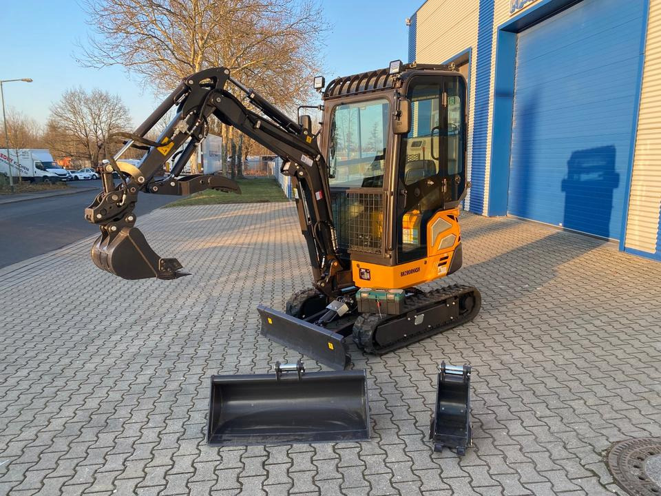 Minibagger BK2000NKSR inkl. Schaufelpaket *INKL.19% MWST*BERGER KRAUS*KUBOTA* KLIMA*SCHWENKARM*VERSTELLFAHRWERK* - Minikotró: 1 kép. Minibagger BK2000NKSR inkl. Schaufelpaket *INKL.19% MWST*BERGER KRAUS*KUBOTA* KLIMA*SCHWENKARM*VERSTELLFAHRWERK* - Minikotró: 1 kép.