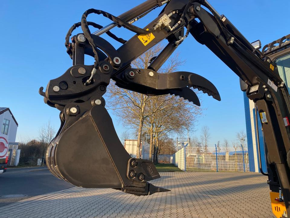 Minikotró Minibagger BK2000NKSR inkl. Zubehörpaket *INKL.19% MWST*BERGER KRAUS*KUBOTA* KLIMA*SCHWENKARM*VERSTELLFAHRWERK*: 7 kép.