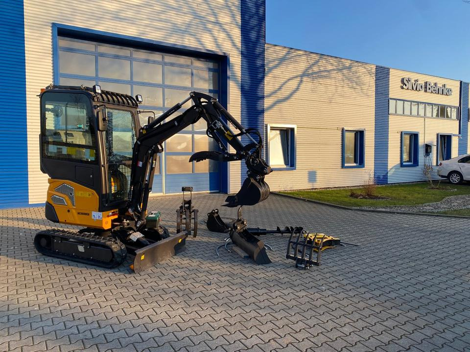 Minibagger BK2000NKSR inkl. Zubehörpaket *INKL.19% MWST*BERGER KRAUS*KUBOTA* KLIMA*SCHWENKARM*VERSTELLFAHRWERK* - Minikotró: 5 kép. Minibagger BK2000NKSR inkl. Zubehörpaket *INKL.19% MWST*BERGER KRAUS*KUBOTA* KLIMA*SCHWENKARM*VERSTELLFAHRWERK* - Minikotró: 5 kép.