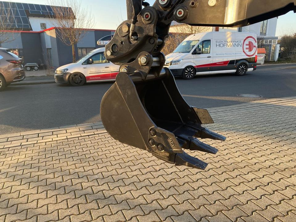 Minibagger BK2000NKSR inkl. Zubehörpaket *INKL.19% MWST*BERGER KRAUS*KUBOTA* KLIMA*SCHWENKARM*VERSTELLFAHRWERK* - Minikotró: 5 kép. Minibagger BK2000NKSR inkl. Zubehörpaket *INKL.19% MWST*BERGER KRAUS*KUBOTA* KLIMA*SCHWENKARM*VERSTELLFAHRWERK* - Minikotró: 5 kép.