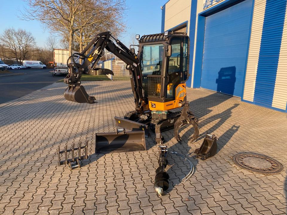 Minibagger BK2000NKSR inkl. Zubehörpaket *INKL.19% MWST*BERGER KRAUS*KUBOTA* KLIMA*SCHWENKARM*VERSTELLFAHRWERK* - Minikotró: 1 kép. Minibagger BK2000NKSR inkl. Zubehörpaket *INKL.19% MWST*BERGER KRAUS*KUBOTA* KLIMA*SCHWENKARM*VERSTELLFAHRWERK* - Minikotró: 1 kép.