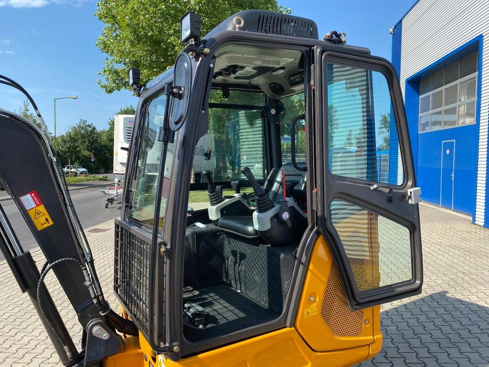Minikotró Minibagger BK2800ASR inkl. Zubehörpaket *INKL.19% MWST*BERGER KRAUS*KUBOTA*SCHWENKARM* VERSTELLFAHRWERK*KLIMA*: 7 kép.