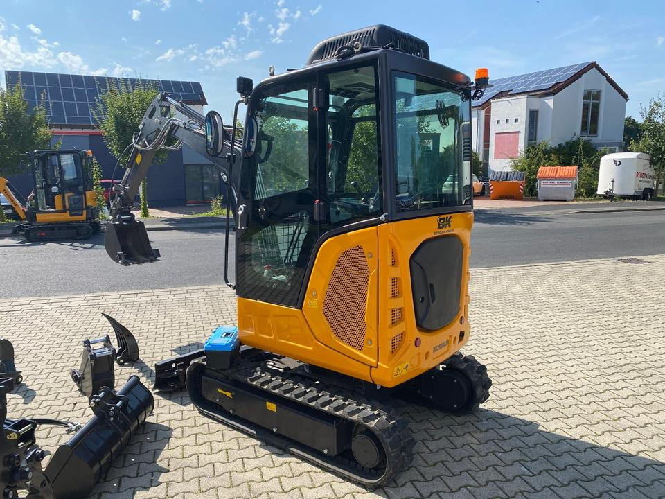 Minibagger BK2800ASR inkl. Zubehörpaket *INKL.19% MWST*BERGER KRAUS*KUBOTA*SCHWENKARM* VERSTELLFAHRWERK*KLIMA* - Minikotró: 4 kép. Minibagger BK2800ASR inkl. Zubehörpaket *INKL.19% MWST*BERGER KRAUS*KUBOTA*SCHWENKARM* VERSTELLFAHRWERK*KLIMA* - Minikotró: 4 kép.