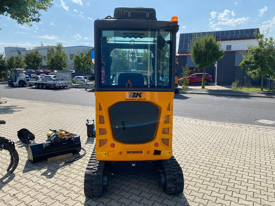 Minibagger BK2800ASR inkl. Zubehörpaket *INKL.19% MWST*BERGER KRAUS*KUBOTA*SCHWENKARM* VERSTELLFAHRWERK*KLIMA* - Minikotró: 4 kép. Minibagger BK2800ASR inkl. Zubehörpaket *INKL.19% MWST*BERGER KRAUS*KUBOTA*SCHWENKARM* VERSTELLFAHRWERK*KLIMA* - Minikotró: 4 kép.