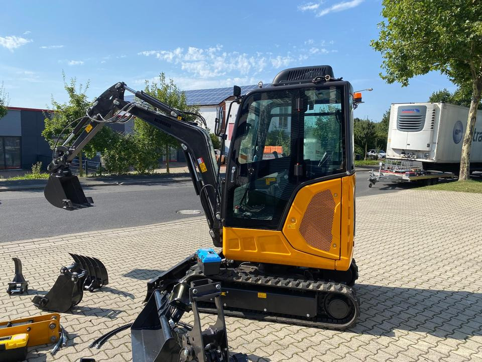 Minibagger BK2800ASR inkl. Zubehörpaket *INKL.19% MWST*BERGER KRAUS*KUBOTA*SCHWENKARM* VERSTELLFAHRWERK*KLIMA* - Minikotró: 3 kép. Minibagger BK2800ASR inkl. Zubehörpaket *INKL.19% MWST*BERGER KRAUS*KUBOTA*SCHWENKARM* VERSTELLFAHRWERK*KLIMA* - Minikotró: 3 kép.