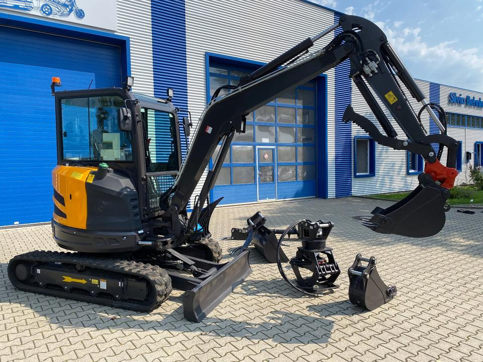 Minibagger BK4000KJS inkl. Zubehörpaket *INKL.19% MWST*BERGER KRAUS*KUBOTA*KLIMA* SCHWENKARM*SOFORT* - Minikotró: 5 kép. Minibagger BK4000KJS inkl. Zubehörpaket *INKL.19% MWST*BERGER KRAUS*KUBOTA*KLIMA* SCHWENKARM*SOFORT* - Minikotró: 5 kép.