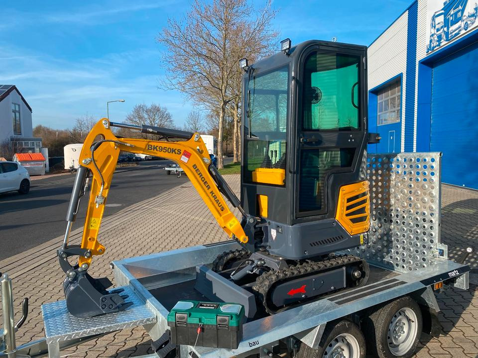 Minibagger BK950KS + Tieflader + Zubehör *INKL.19% MWST*BERGER KRAUS*KABINE*SOFORT!* - Minikotró: 4 kép. Minibagger BK950KS + Tieflader + Zubehör *INKL.19% MWST*BERGER KRAUS*KABINE*SOFORT!* - Minikotró: 4 kép.